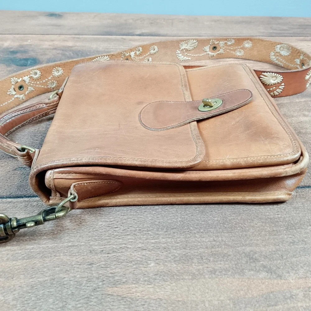 Vintage Coach Purse clasp brown messenger bag with handle and flower stap5942